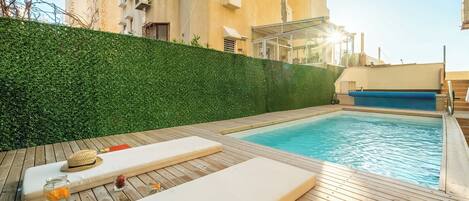 Kolam renang terbuka