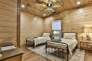 3 makuuhuonetta, silitysrauta/-lauta, ilmainen Wi-Fi, vuodevaatteet