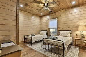 3 bedrooms, iron/ironing board, free WiFi, bed sheets