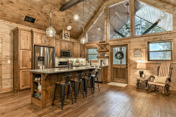 Fridge, oven, stovetop, dishwasher