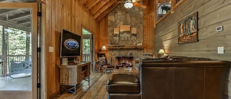 Smart TV y chimenea