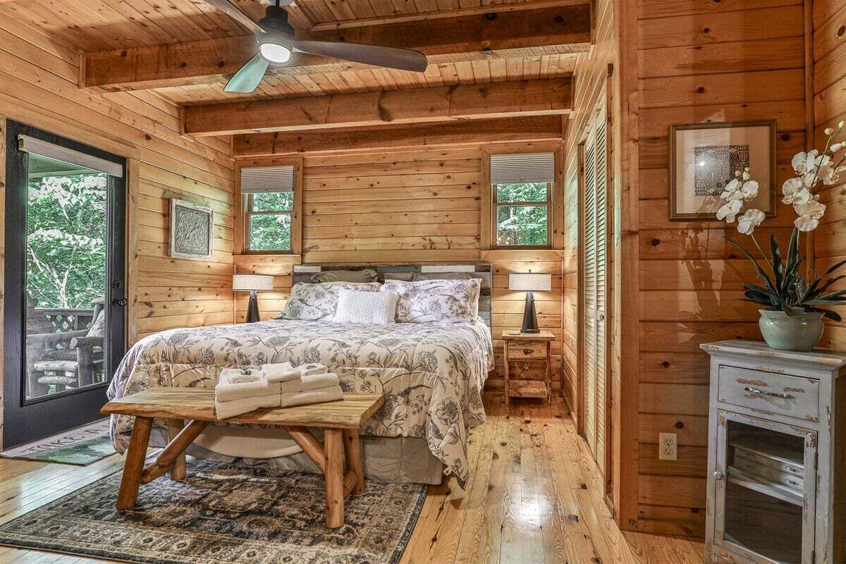 2 habitaciones, escritorio, tabla de planchar con plancha y wifi gratis 