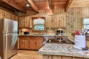 Fridge, oven, stovetop, dishwasher