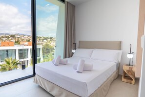 3 bedrooms, iron/ironing board, free WiFi, bed sheets - Modern bungalow with communal pool and sports court (Calpe)