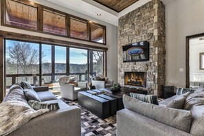 Smart TV, fireplace