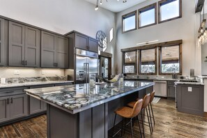 Kühlschrank, Ofen, Herdplatte, Geschirrspüler