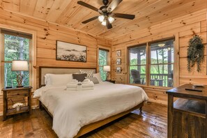 2 slaapkamers, een strijkplank/strijkijzer, gratis wifi, beddengoed