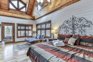 4 makuuhuonetta, silitysrauta/-lauta, ilmainen Wi-Fi, vuodevaatteet