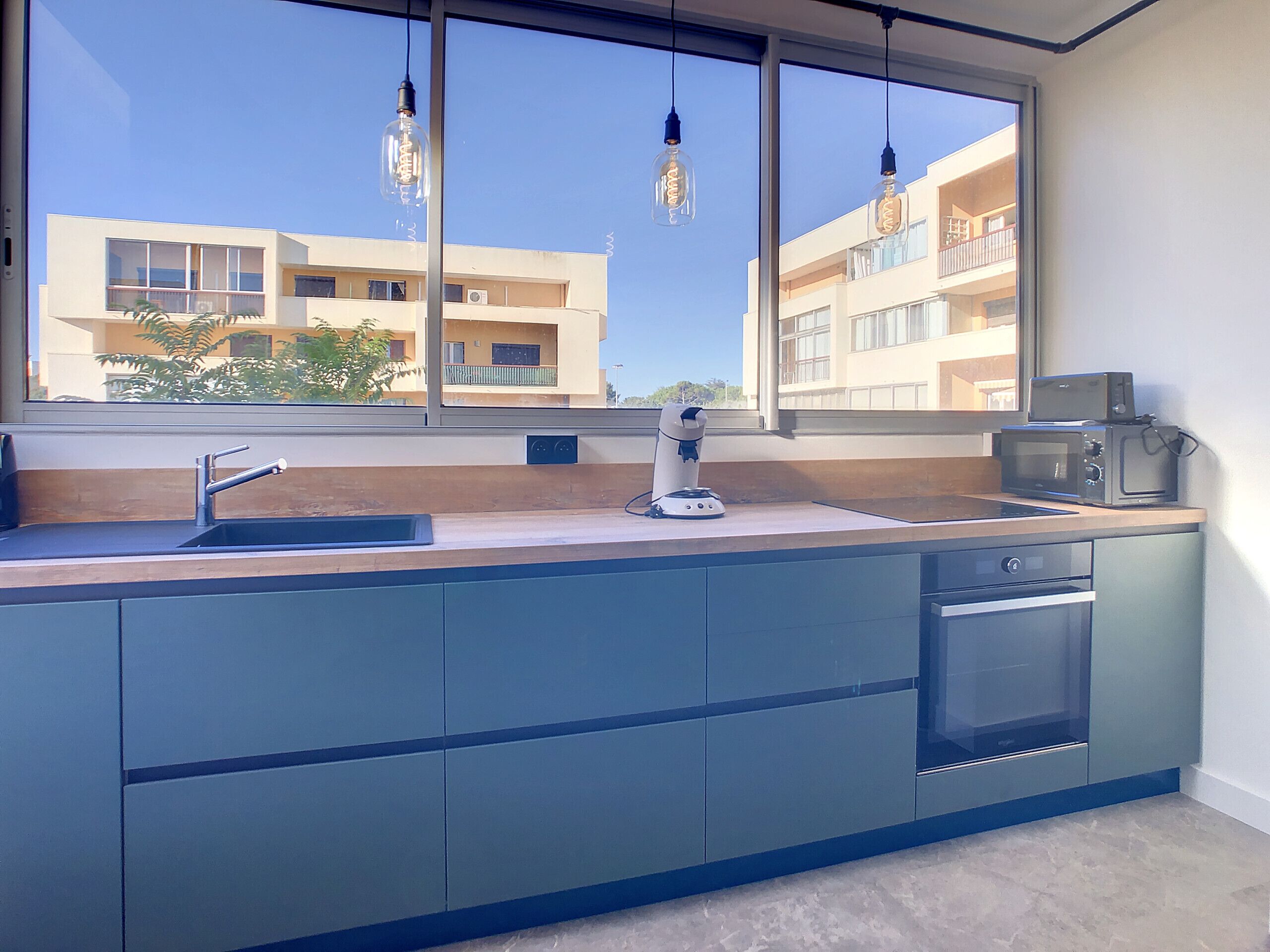 Fridge, microwave, oven, coffee/tea maker