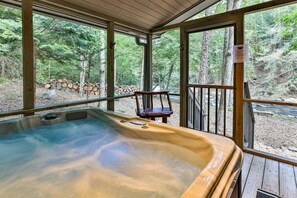 Indoor spa tub