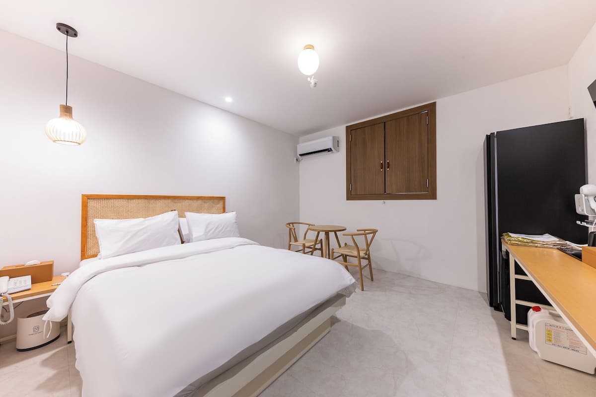 Habitación doble Deluxe | 1 habitación, espacio para trabajar con laptop y wifi gratis