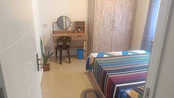 2 chambres, fer et planche à repasser, Wi-Fi, draps fournis