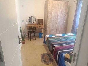 2 habitaciones, tabla de planchar con plancha, wifi y ropa de cama 