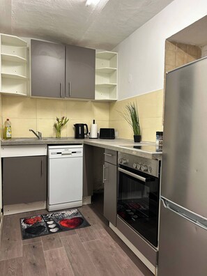Fridge, oven - Apartment in Center Kordel (Kordel)