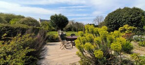 Outdoor dining - Pen Ar Bed (Paimpol)