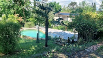 Piscina all'aperto, una piscina riscaldata