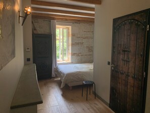 3 slaapkamers, een bureau, een strijkplank/strijkijzer, wifi