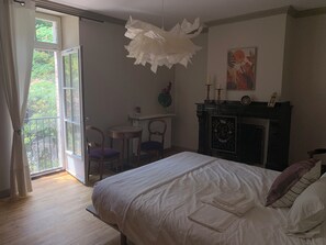 3 室のベッドルーム、デスク、アイロン / アイロン台、WiFi