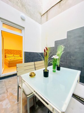 Basic Room | Iron/ironing board, free WiFi - Comfy and Scenic 4BR Stay in Ottakring (Vienna)