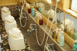 Slippers, towels, toilet paper - FUYO SANKYO ENKA (Fujikawaguchiko)