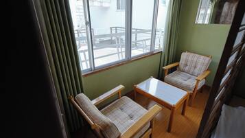 Basic four-person room, no mountain view | Free WiFi