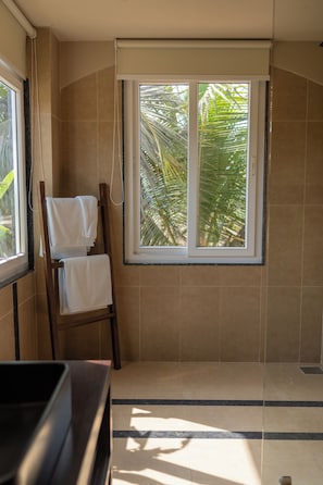 Family Suite, Balcony, Hill View | Bathroom