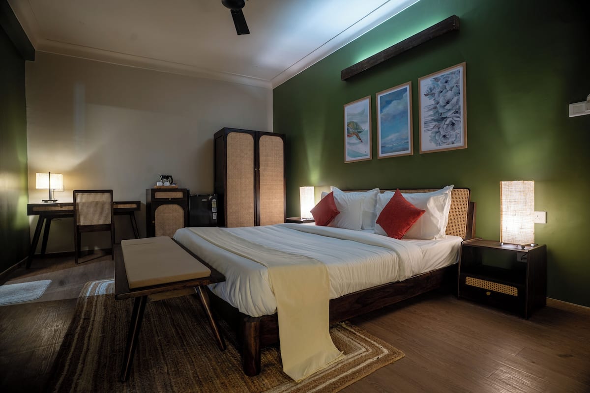 Luxury Double Room, Balcony, Hill View