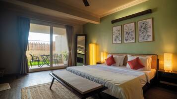 Premier Double Room, Balcony, Garden View | Soundproofing, iron/ironing board, free WiFi