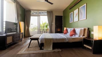 Suite Panoramique, 1 très grand lit et 1 canapé-lit, balcon, vue colline | 1 chambre, fer et planche à repasser, Wi-Fi gratuit
