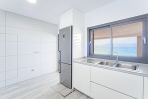 Frigorifero, microonde, forno, lavastoviglie