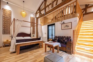 Habitació doble superior, vistes al pati | Roba de llit d'alta qualitat, cobrellits i escriptori 