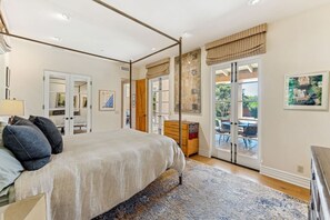 1 bedroom, desk, WiFi