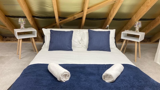 Room - Coach House - Studio Apartment - Gloucester (Hardwicke)