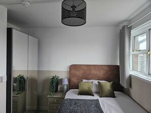 1 bedroom, iron/ironing board, free WiFi