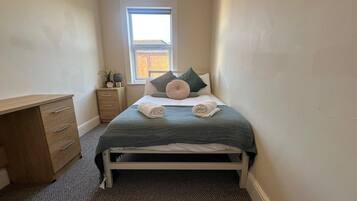 5 habitaciones, tabla de planchar con plancha y wifi gratis