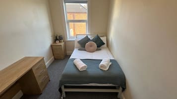 5 habitaciones, tabla de planchar con plancha y wifi gratis