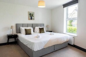 9 makuuhuonetta, silitysrauta/-lauta, ilmainen Wi-Fi