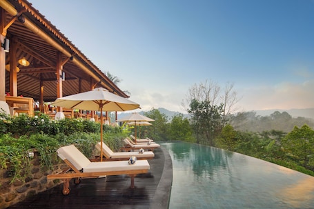 Outdoor pool. Devani Resort Sidemen