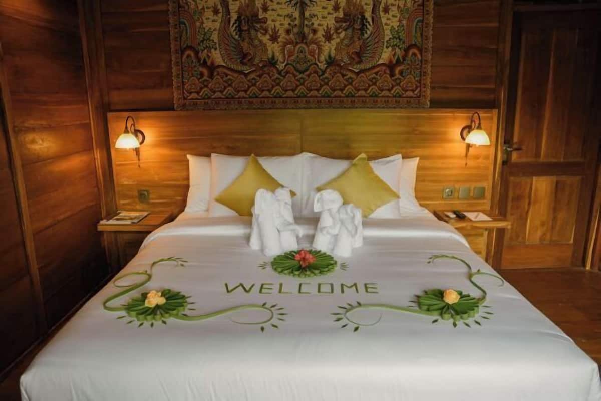 1 bedroom, premium bedding, in-room safe, desk