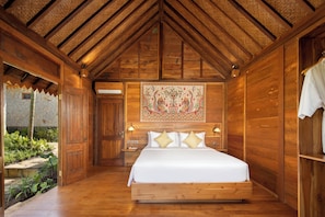 Premium bedding, in-room safe, desk, laptop workspace - Devani Resort Sidemen (Sidemen)