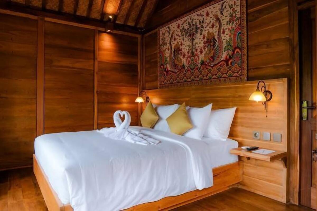 1 bedroom, premium bedding, in-room safe, desk