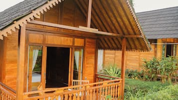 1 kamar tidur, seprai premium, brankas, dan meja kerja