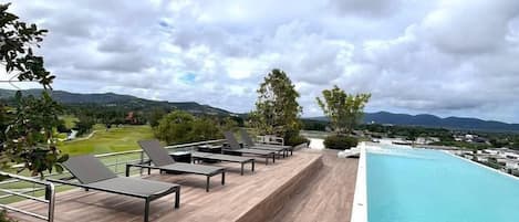 Departamento, balcón, vista al campo de golf | Terraza o patio