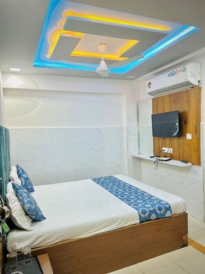 Classic Double Room | Free WiFi - Hotel Ashadeep (Ahmedabad)