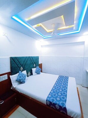Classic Double Room | Free WiFi - Hotel Ashadeep (Ahmedabad)