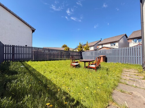 115 Gracemount Drive · Luxury 3-Bed Townhouse | Free Parking | Central