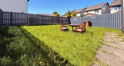 115 Gracemount Drive · Luxury 3-Bed Townhouse | Free Parking | Central