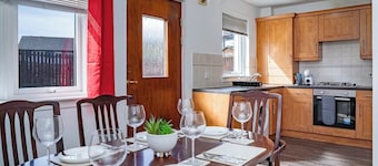 115 Gracemount Drive · Luxury 3-Bed Townhouse | Free Parking | Central