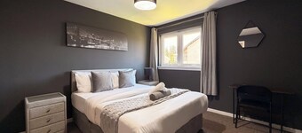 115 Gracemount Drive · Luxury 3-Bed Townhouse | Free Parking | Central