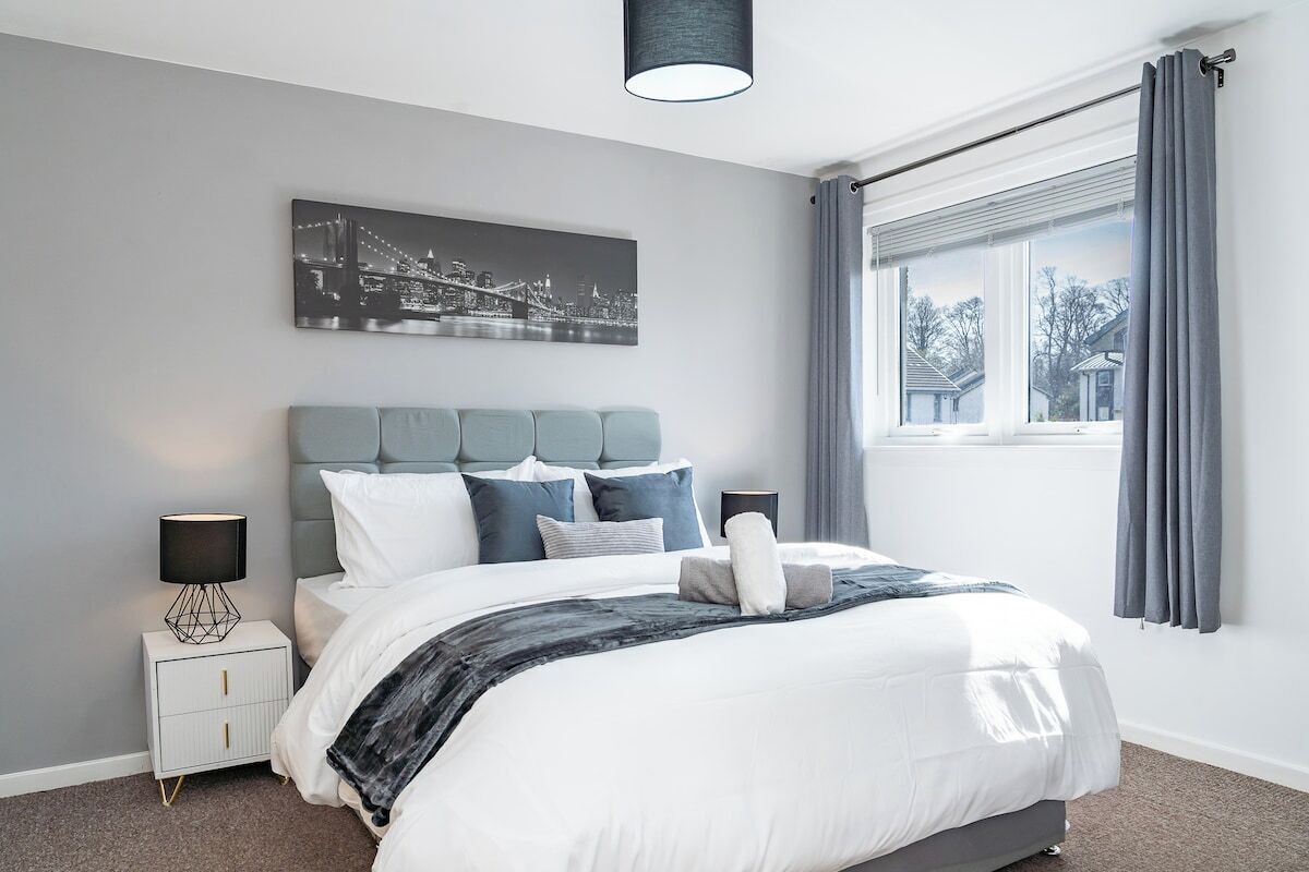 3 bedrooms, desk, iron/ironing board, free WiFi